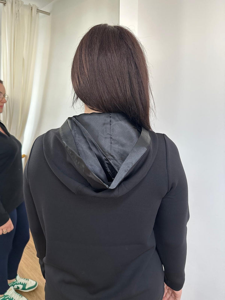 Schwarzes Sweatshirt mit Kapuze