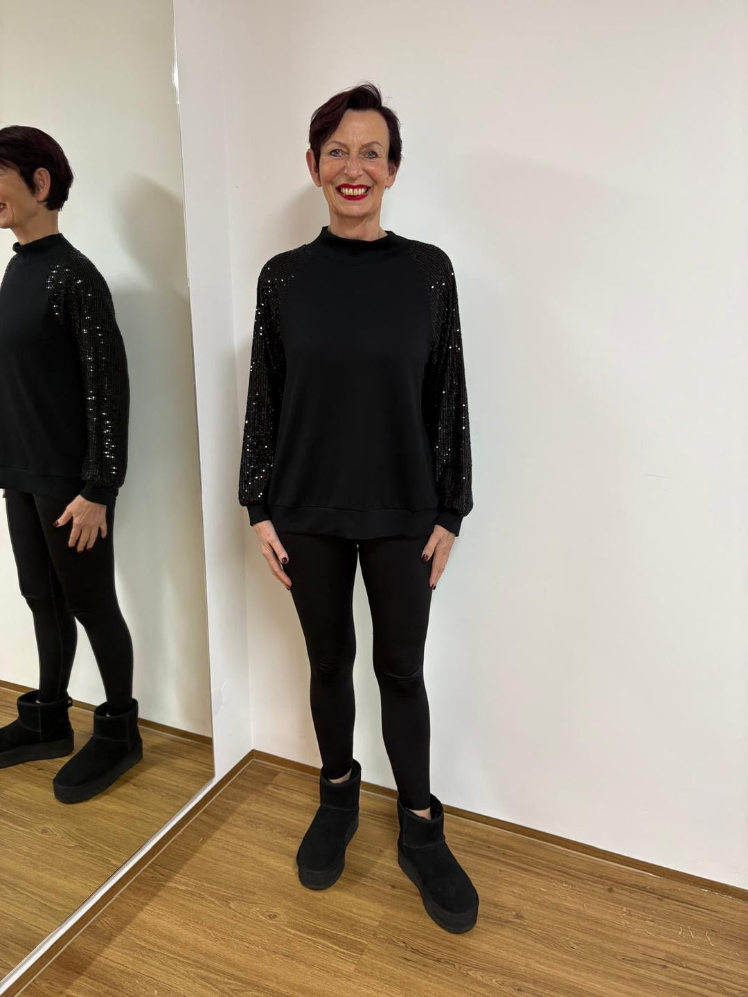 Oberteil mit Pailletten Ärmeln - Vera Meyer