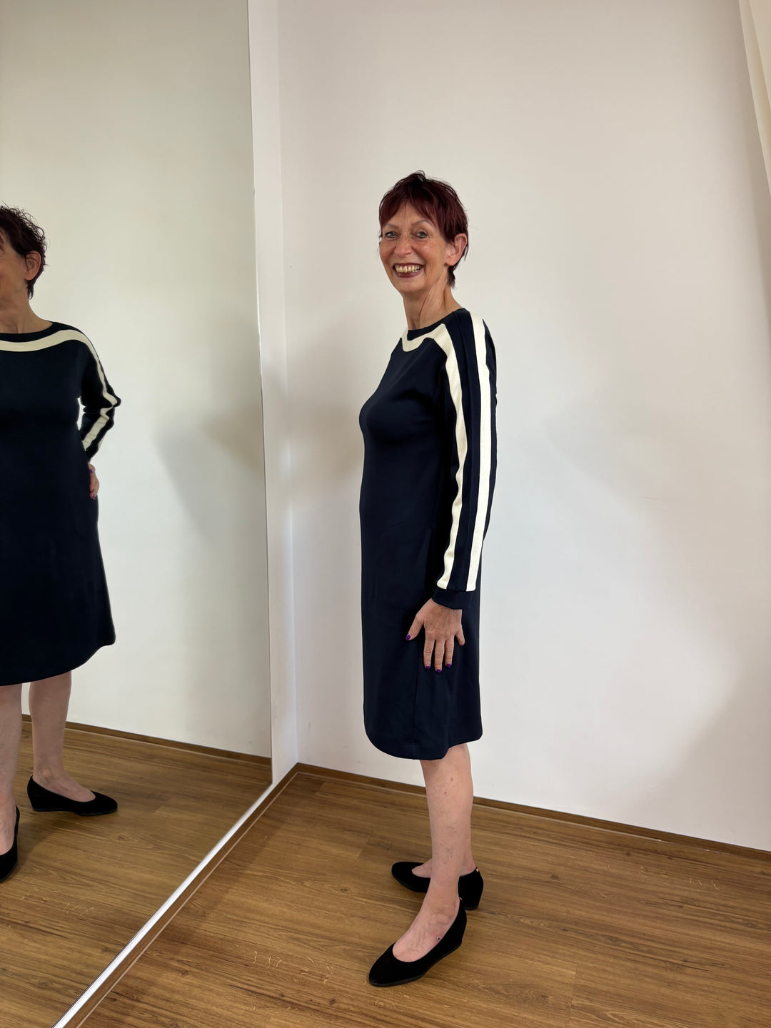 Kleid mit Streifen Look