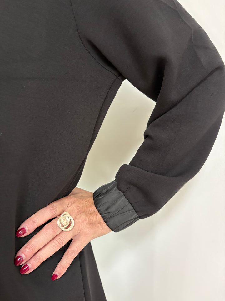 Black hooded dress with lace - Vera Meyer