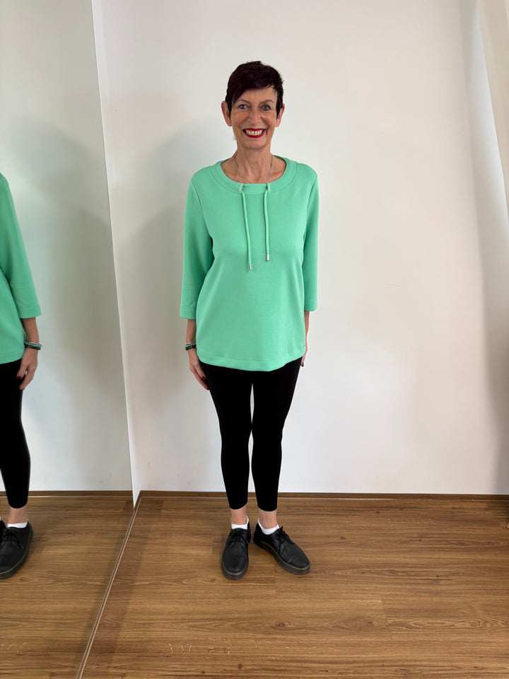 Grünes Sweatshirt mit Stehkragen