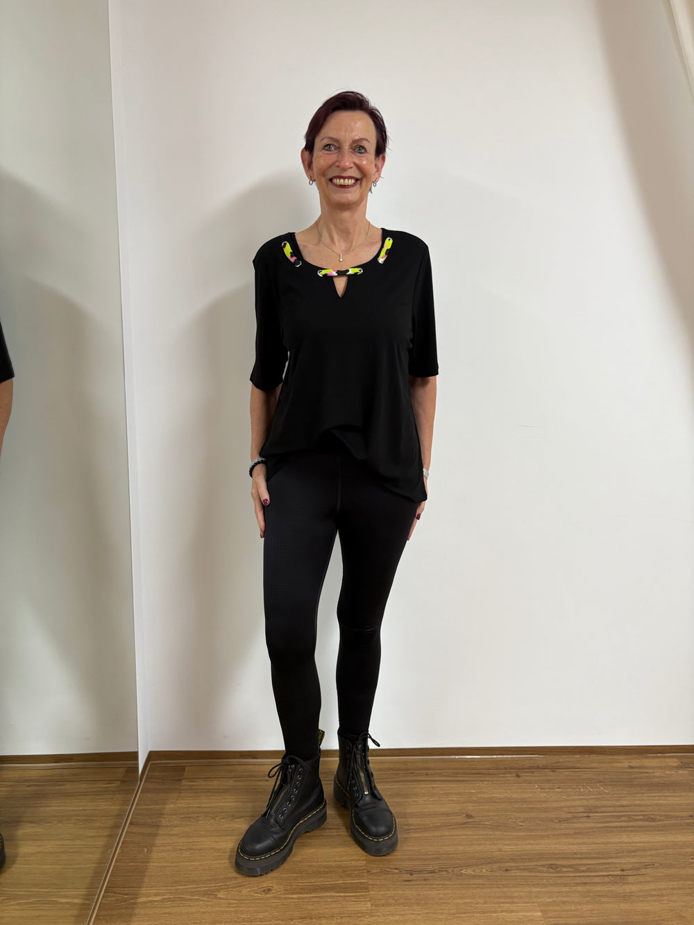 Schwarzes Oberteil mit Tuch Kragen - Vera Meyer